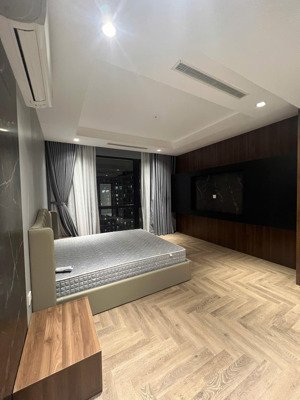 bán căn hộ 2 ngủ full nội thất rộng 112m2 giá tốt nhất thị trường view bể bơi , ban công hướng mát