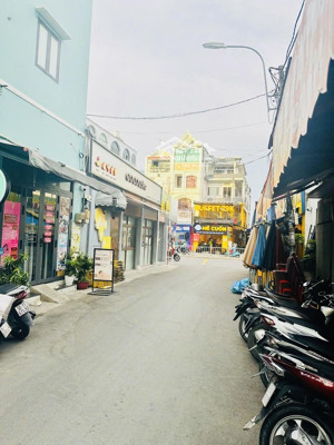 chính chủ bán nhà mặt tiền tú mỡ,f7, trệt+2 lầu ngay vincom phan văn trị