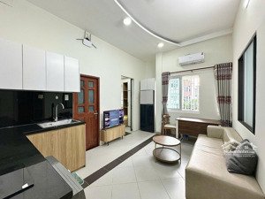 cho thuê căn hộ 2pn+1pk cửa sổ,gần bờ kè trường sa, coopmart nhiêu lộc q3,hẻm xe hơi,trống sẵn