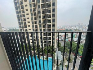 cho thuê gấp căn hộ hà đô 2pn-2wc đầy đủ nội thất tầng trung view hồ bơi giá 21tr. lh:0932103949