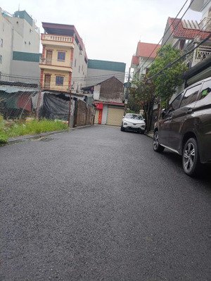 sẵn dãy nhà 2 tầng đang cho thuê full phòng-64 m2 hậu dưỡng -kim chung-giá đầu tư