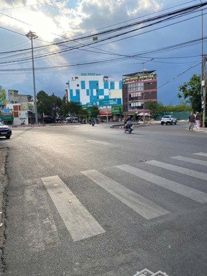 bán nhà 2 tầng ngay vòng xoay hoàng diệu, mặt tiền đường nguyễn thị định phường phước long