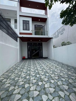 hạ giá 200 triệu, bán nhà trệt lầu 5x25m , gần chợ chánh mỹ