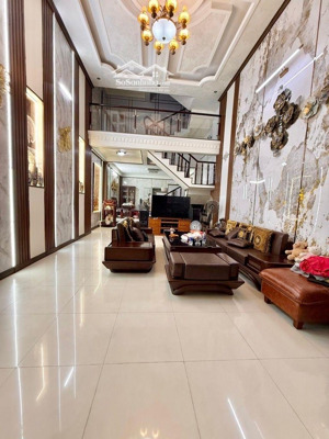 nhà 3 tầng mới ở ngay - diện tích 105 m2- ngang 5x21 - 5,7 tỷ còn thương lượng ngay vincom dĩ an