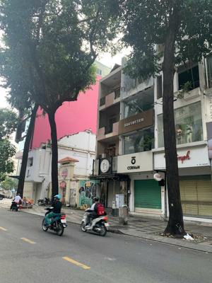 siêu vị trí-siêu phẩm ngang lớn mt nguyễn trãi, quận 1, dt 8x22m, 4 tầng hđt 300tr, giá 141 tỷ