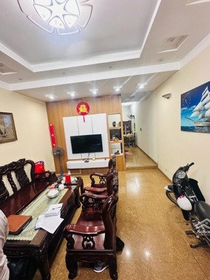 bán nhanh nhà đội cấn, ngõ thông, 3 gác tránh, thoáng, vài bước ra ô tô, tặng full nt, 42m2*5t