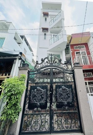 siêu phẩm cmt8 q10 5 tầng + sân thượng 7pn cách hẻm oto 20m