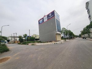 15.3 tỷ. có thể cho thuê đất. ô đất 90m2. mặt tiền 6m. 2 mặt tiền. đường 9m. đấu giá phương canh