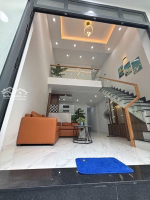 nhỉnh 5 tỷ cho 1 căn nhà mới xây, hẻm 6m xe hơi ngủ trong nhà , đường 160, p.tăng nhơn phú a, quận9