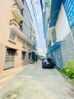 hxh vào nhà 4 tầng phú thọ hoà cạnh chợ vải - 4m x 17m - 5pn mà chỉ nhỉnh 8 tỉ x