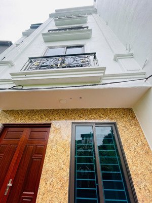 bán nhà xây mới đẹp - gần ô tô - ở ngay đón tết - 35 m , 5 tầng , 5.8 tỉ .phố hoàng liên - btl.