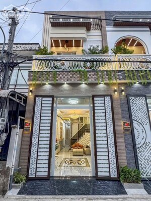 Nhà lầu rộng xây mới Full nội thất - Đậu Ô Tô Trong Nhà - Gần Đại Học Y Dược Cần Thơ