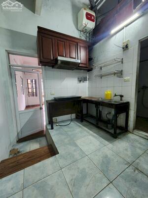 Cho thuê căn hộ tầng 2 Mặt Phố Trương Định 80m2, 2 ngủ chỉ 6 Triệu ở hộ gia đình