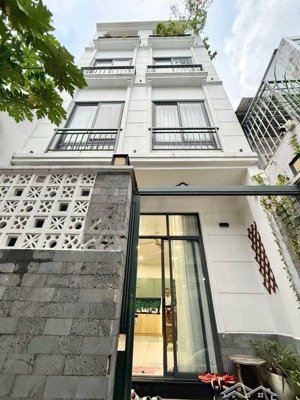 xvnt gần ngã tư hàng xanh, gần chợ thị nghè, tiện ích xung quanh đầy đủ còn bà con q1 với giá 7tỷ89