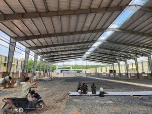 kho xưởng bãi 1.700 m² kho xây dựng 1.100 m² có pccc tự động và trạm điện 3 pha, lộ container
