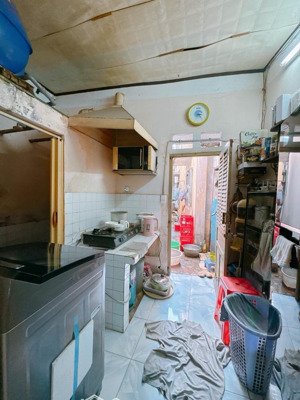 bình thạnh sát hẻm xe tải 30 m2 -2 tầng nở hậu có sân rộng rãi có thể làm 3 pn. 3.8t