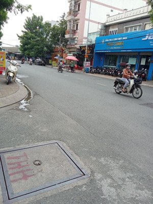 cần bán nhà mặt tiền 31 nguyễn phúc chu đường 20m dtxd 250 lh 