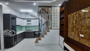 lĩnh nam nhà đẹp giá tốt 35m x 5 tầng, sổ đỏ sẵn sàng, giá chỉ 6,8 tỷ.