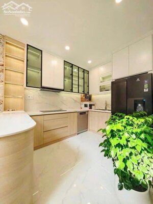 Nhà đẹp ở ngay, Nguyễn Đình Chiểu,Quận 3, 5 Tầng, nở hậu 5m, 39m2, hẻm 4m, 8.x Tỷ