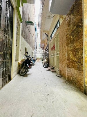 bán nhà kim ngưu - diện tích 41m - 3 mặt thoáng - giá chỉ hơn 8 tỉ.