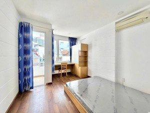 1 phòng ngủ ban công ngay khu sân bay giá siêu rẻ