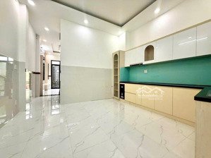 chính chủ cần bán gấp nhà 1tret 3 lầu đường 28 nguyễn xiển