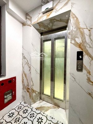 ccmn thang máy full đồ ngõ ba gác ô tô gần mặt tiền rộng - nhà thoáng sáng tự nhiên - dân xây