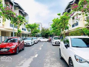 cần bán căn xẻ khe bellhomes 120m² - full nội thất - đang cho thuê 16 triệu/tháng - giá 8,9 tỷ