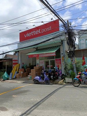 nhà mặt tiền kinh doanh gần chợ đầu mối và chợ bà điểm, hóc môn 8x23m shr