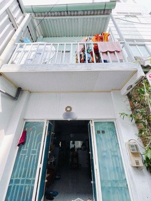nhà nhỏ, xinh, gần mặt tiền, p.14, quận 4, 24m2, 2 pn, chỉ 3 tỷ!