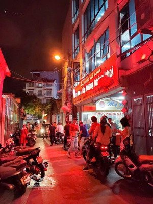 giữa, thị trấn trâu quỳ - quá hợp lý - 168m2 mt 11m sẵn 5 tầng kinh doanh - nhà đẹp như mới