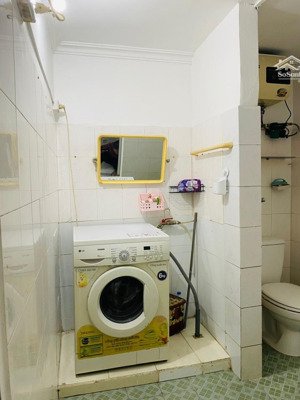 bán tạp thể phường nghĩa tân , cầu giấy tầng 1 dt 80m2 có 3 ngủ , 1 vs nhà cũ giá 5 tỷ