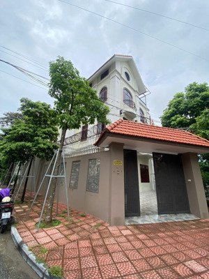 cho thuê 30 triệu biệt thự vạn phúc, hà đông. dt 205m2, 4 tầng, lô góc, full điều hoà, thang máy