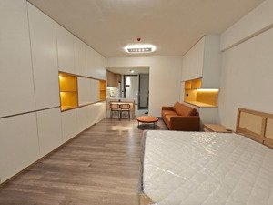 bán căn tập thể nghĩa tân dt 60m2 tầng 4 có 2 ngủ giá 3,75 tỷ