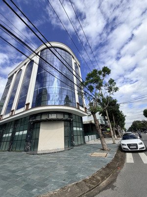 cho thuê văn phòng 6 tầng 2 mặt tiền vị trí đẹp.
địa chỉ: 512 phạm hùng, phường hoà xuân, đà nẵng