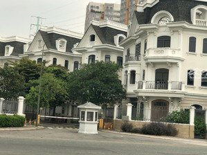 bán biệt thự sân vườn khu compound victoria village- quận 2. dt: 8 x20( 4 tầng). giá 38 tỷ