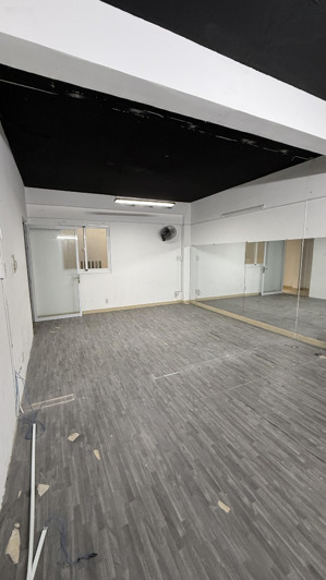 sàn vp 40m2 mặt tiền lâm văn bền, sẵn máy lạnh, thang máy, free phí ql, giữ xe, không phí ngoài giờ