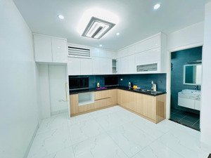 bán nhà đẹp phân lô 7 tầng thang máy 2 thoáng, ô tô tránh hoàng quốc việt cầu giấy: 60m, mt 5.1m