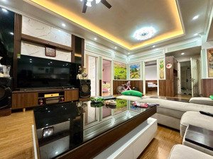 bán chung cư tòa a1 151 nguyễn đức cảnh, hoàng mai. dt 130m2, 3pn, 2 wc. giá 8,4 tỷ lh 