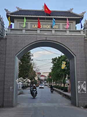 chủ gửi bán lô góc 56m mặt tiền đẹp, đường ô tô tránh kinh doanh tốt.
gần vin cổ loa