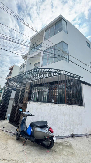 bán nhà ngay kđt phước long đường ô tô mới xây chỉ 4,75 tỷ bao hoàn công