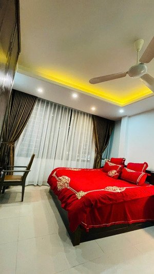 cho thuê tầng 1 hoặc cả nhà mặt phố trần khát chân sầm uất, vỉa hè 5m kinh doanh mọi loại hình