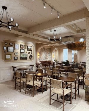 hot! cho thuê nhà mặt phố trần thái tông, dt 200m2 x 4 tầng, mặt tiền lô góc 20m, vị trí siêu đẹp