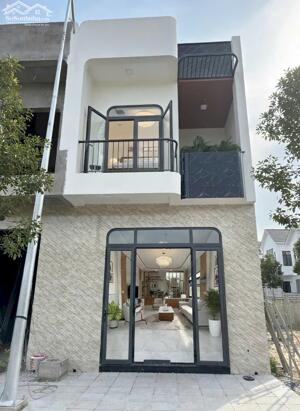 Bán nhà 2 tầng nằm cổng sau KCN Nam Tân Uyên - 590tr nhận nhà ở ngay