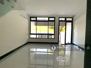cho thuê trệt + lầu 1 dtsd ~ 160m2 hoàn thiện nội thất có thang máy lối đi riêng kđt vạn phúc city.