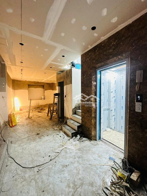 siêu phẩm hót sát phố tứ liên 5 tầng 8 ngủ thang máy, nhà xây mới 100% ko quy hoạch vị trí cực đẹp