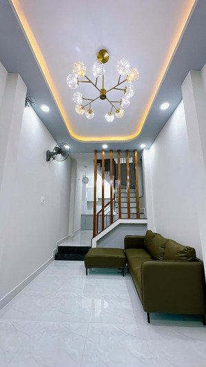 cho thuê nhà hẻm vf3, 1 trệt 3 lầu 1 sân thượng