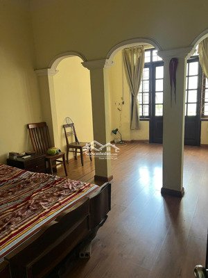 chính chủ cho thuê nhà 3 tầng quận thanh xuân, gần chợ, nội thất cơ bản, vào ở ngay