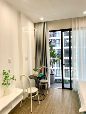 cho thuê gấp căn hộ stu đủ đồ bên tòa tc2 vinhomes smart city.lh : 