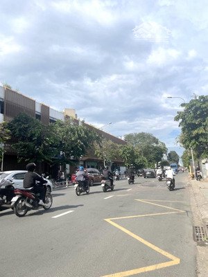 tài sản hiếm mặt tiền đường nguyễn thái sơn , đối diện cổng chính bệnh viện 175 thích hợp đầu tư .